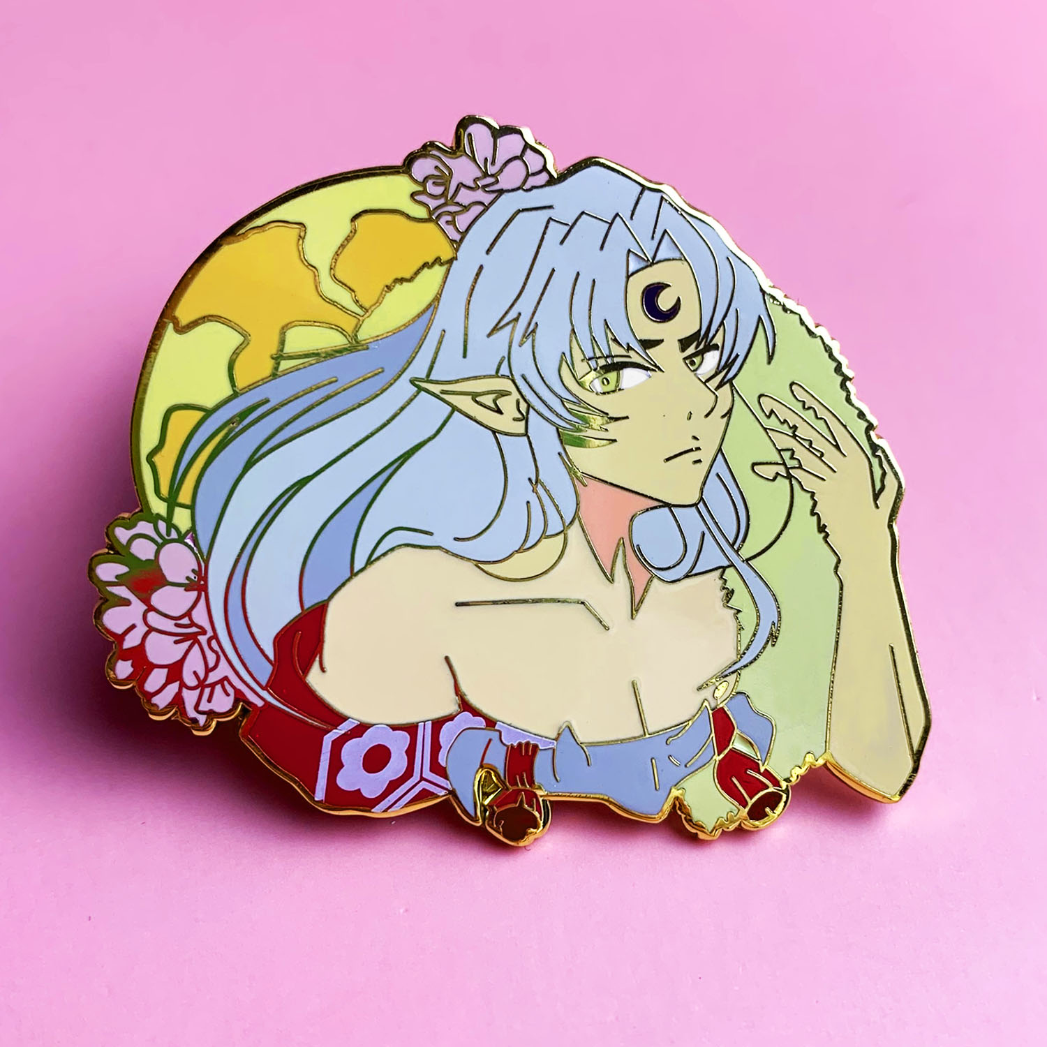 Pins brilhantes de anime com logotipo de metal personalizado de fábrica da China emblemas de chapéu de lapela alfinetes de esmalte macio e duro